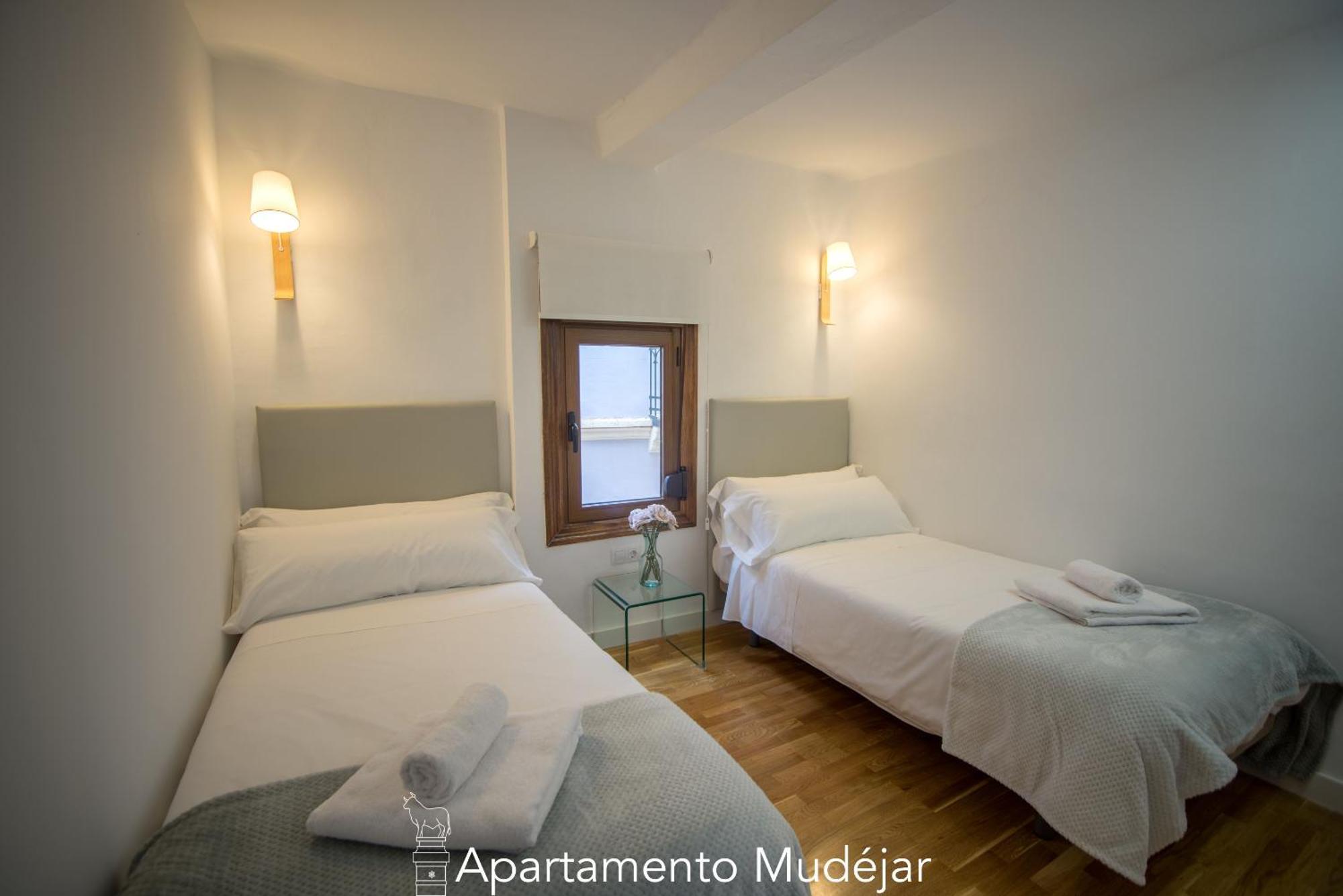 Apartamentos Plaza Del Torico Teruel Eksteriør billede